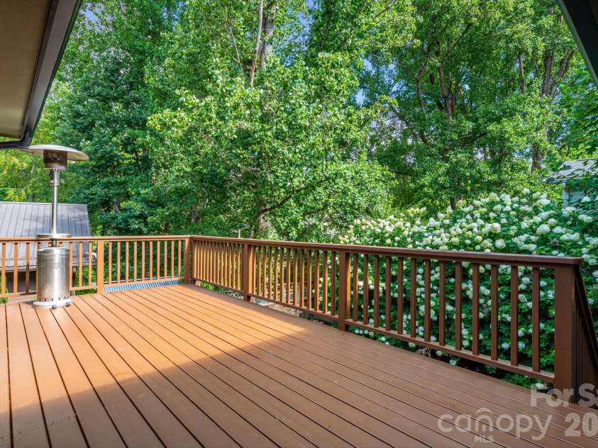 10 Davenport Place, Asheville, NC 28806.  MLS# CAR4383059, YatesRealty ID 42328. Upper Back Deck