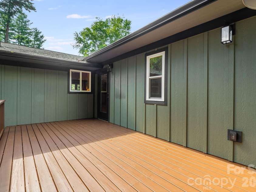 10 Davenport Place, Asheville, NC 28806.  MLS# CAR4383059, YatesRealty ID 42328. Upper Back Deck
