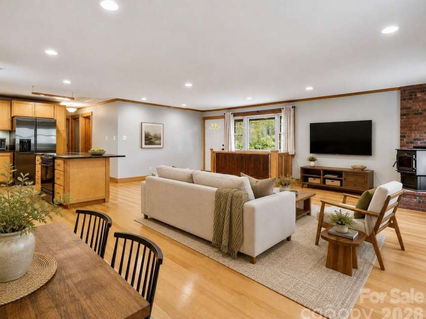 10 Davenport Place, Asheville, NC 28806.  MLS# CAR4383059, YatesRealty ID 42328. Virtually staged main living area open floor plan
