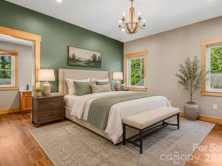 10 Davenport Place, Asheville, NC 28806.  MLS# CAR4383059, YatesRealty ID 42328. Virtually staged primary bedroom