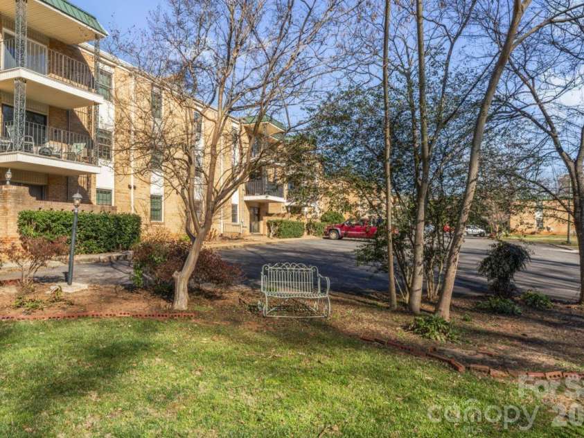 4747 Hedgemore Drive, Charlotte, NC 28209.  MLS# CAR4338250, YatesRealty ID 4233. 