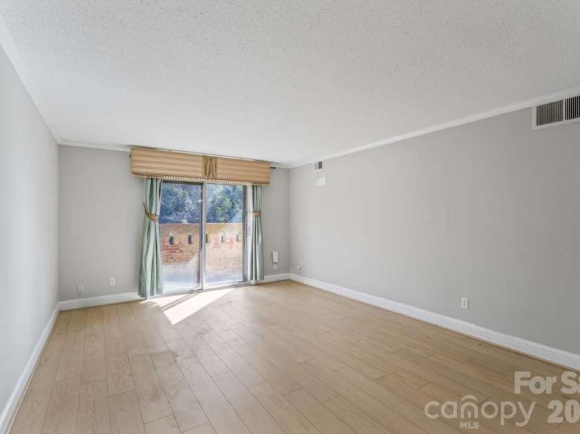 4747 Hedgemore Drive, Charlotte, NC 28209.  MLS# CAR4338250, YatesRealty ID 4233. 