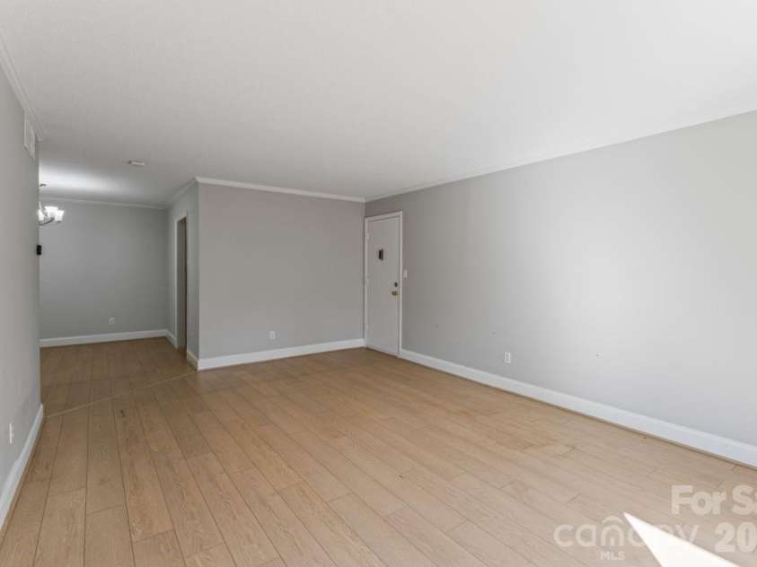 4747 Hedgemore Drive, Charlotte, NC 28209.  MLS# CAR4338250, YatesRealty ID 4233. 