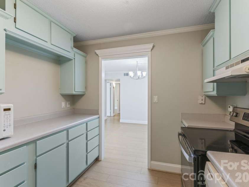 4747 Hedgemore Drive, Charlotte, NC 28209.  MLS# CAR4338250, YatesRealty ID 4233. 