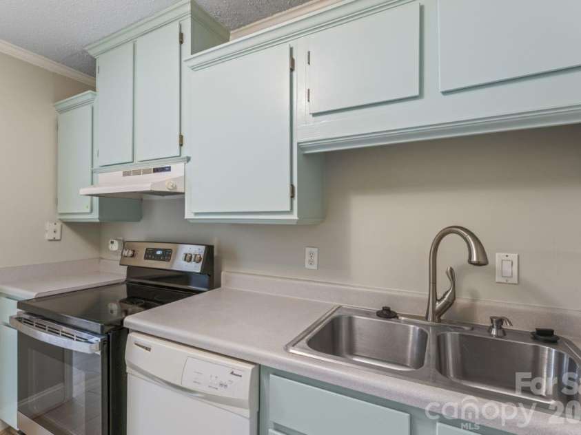 4747 Hedgemore Drive, Charlotte, NC 28209.  MLS# CAR4338250, YatesRealty ID 4233. 