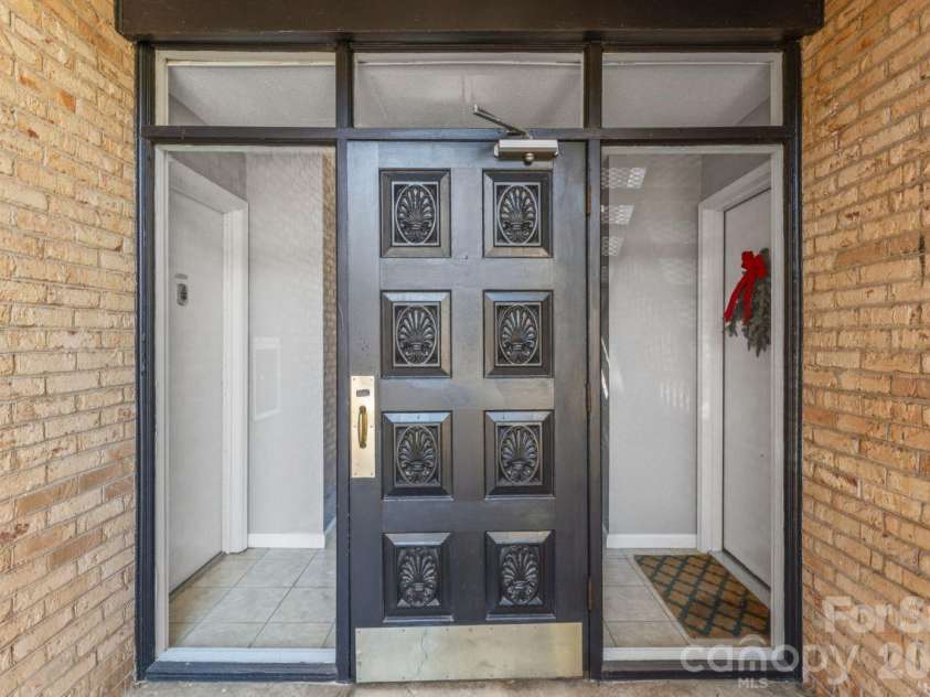 4747 Hedgemore Drive, Charlotte, NC 28209.  MLS# CAR4338250, YatesRealty ID 4233. 