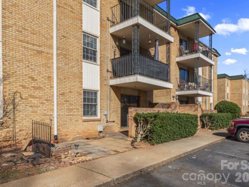 4747 Hedgemore Drive, Charlotte, NC 28209.  MLS# CAR4338250, YatesRealty ID 4233. 