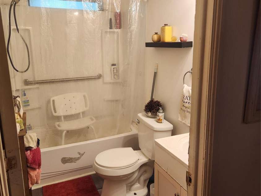 2283 Harbinson Lane, Morganton, NC 28655.  MLS# CAR4402037, YatesRealty ID 42331. 2nd Bathroom