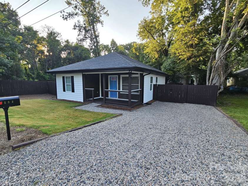 232 2nd Street, Kershaw, SC 29067.  MLS# CAR4410476, YatesRealty ID 42334. 