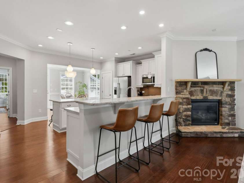 18609 Boulder Rock Loop, Davidson, NC 28036.  MLS# CAR4411962, YatesRealty ID 42335. Additional breakfast bar just off the kitchen provides seating for three and a natural gathering spot for conversation.
