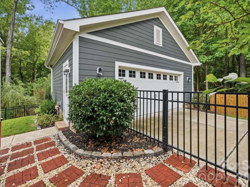 18609 Boulder Rock Loop, Davidson, NC 28036.  MLS# CAR4411962, YatesRealty ID 42335. Charming stone pathway and backyard gate provide convenient access to the driveway.