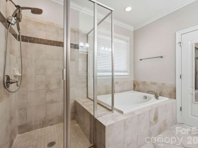 18609 Boulder Rock Loop, Davidson, NC 28036.  MLS# CAR4411962, YatesRealty ID 42335. Relax and unwind in the garden tub, complemented by a separate tiled shower.
