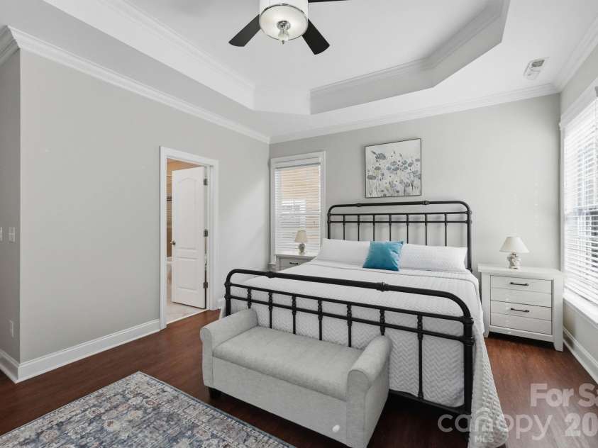 18609 Boulder Rock Loop, Davidson, NC 28036.  MLS# CAR4411962, YatesRealty ID 42335. Spacious primary suite with a tray ceiling, ceiling fan, and multiple windows.