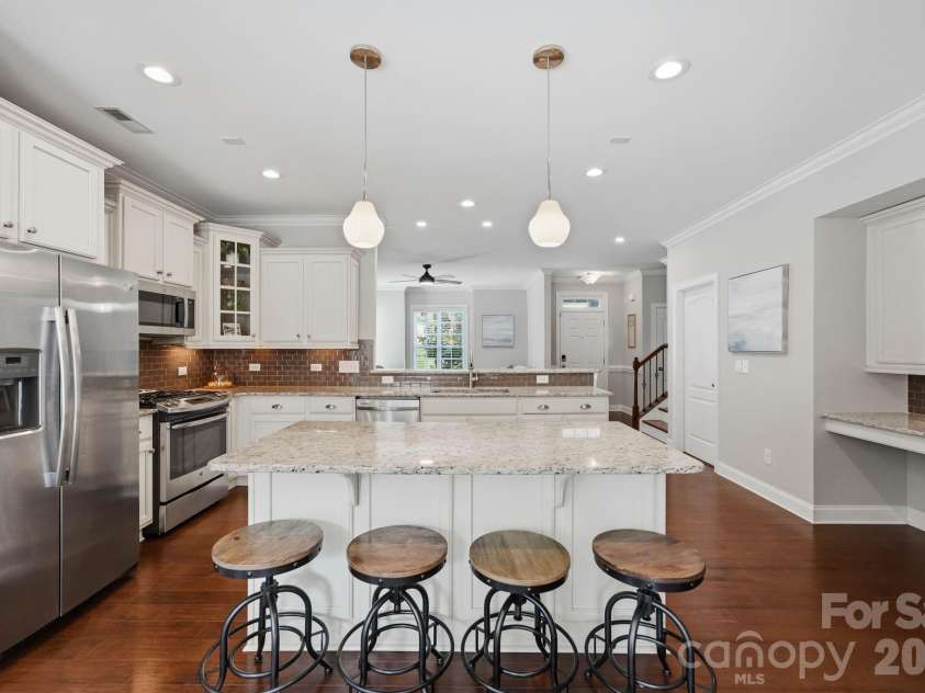 18609 Boulder Rock Loop, Davidson, NC 28036.  MLS# CAR4411962, YatesRealty ID 42335. Updated kitchen featuring granite countertops, stainless steel appliances, and spacious center island.