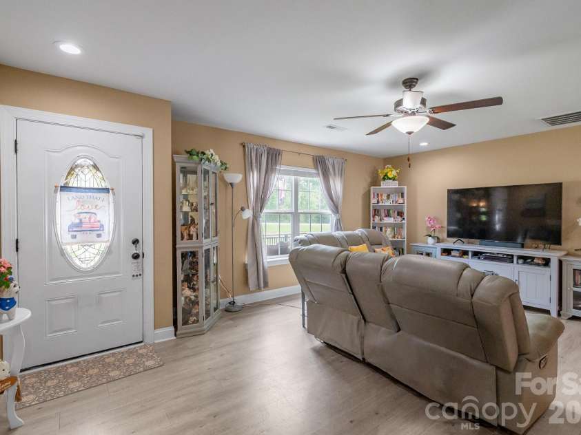 3604 Gold Mine Highway, Kershaw, SC 29067.  MLS# CAR4412624, YatesRealty ID 42336. 