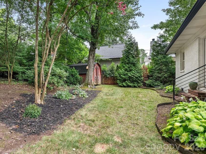 2652 Knollwood Road, Charlotte, NC 28211.  MLS# CAR4406724, YatesRealty ID 42337. Backyard