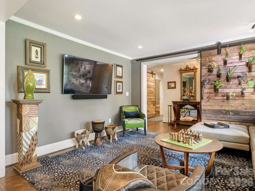 2652 Knollwood Road, Charlotte, NC 28211.  MLS# CAR4406724, YatesRealty ID 42337. Den