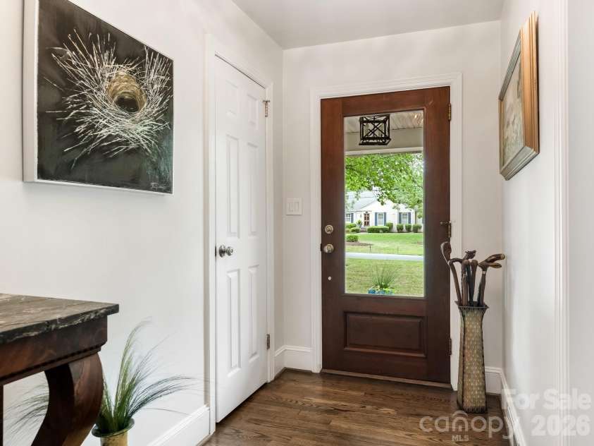 2652 Knollwood Road, Charlotte, NC 28211.  MLS# CAR4406724, YatesRealty ID 42337. Entry