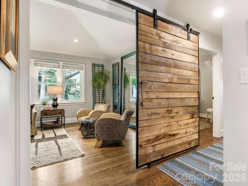 2652 Knollwood Road, Charlotte, NC 28211.  MLS# CAR4406724, YatesRealty ID 42337. Entry