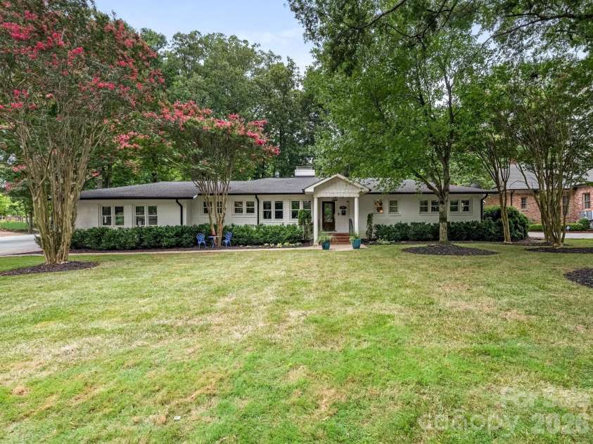 2652 Knollwood Road, Charlotte, NC 28211.  MLS# CAR4406724, YatesRealty ID 42337. Front Exterior