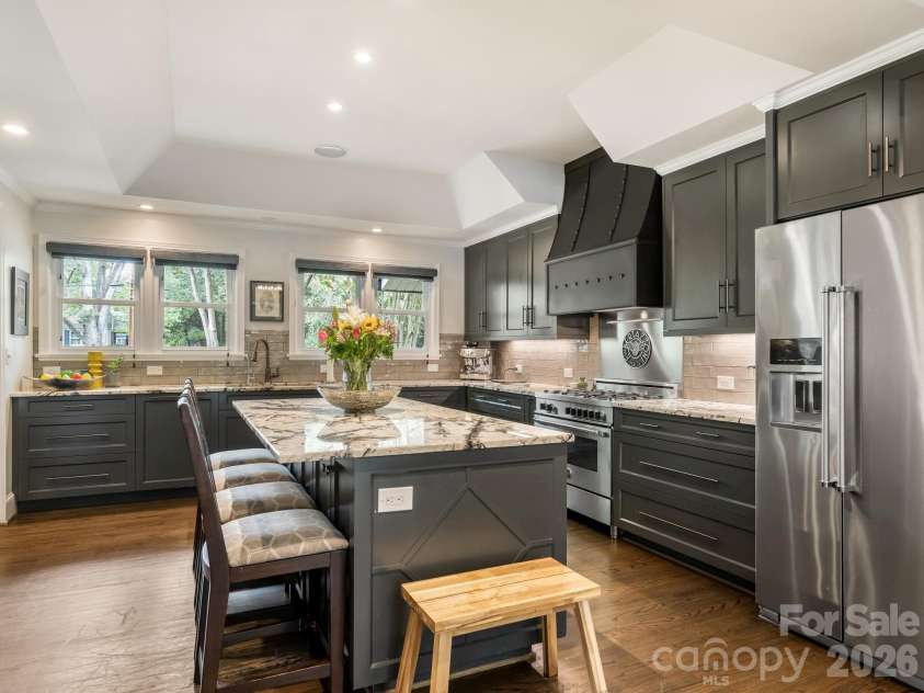 2652 Knollwood Road, Charlotte, NC 28211.  MLS# CAR4406724, YatesRealty ID 42337. Kitchen