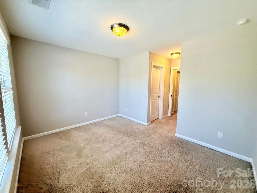 5658 Stonewells Drive, Charlotte, NC 28278.  MLS# CAR4412440, YatesRealty ID 42338. 