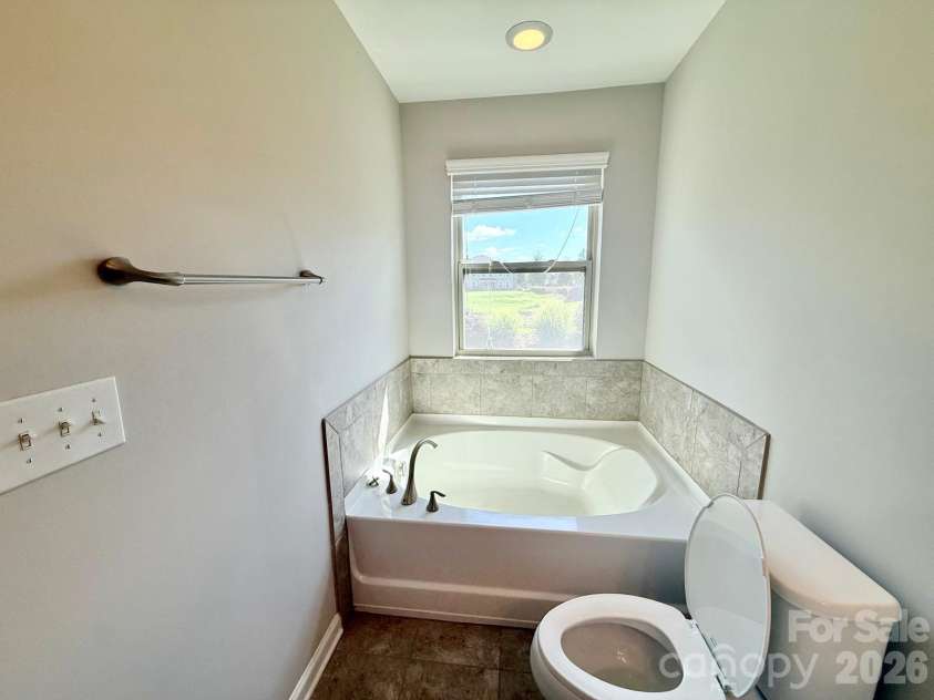 5658 Stonewells Drive, Charlotte, NC 28278.  MLS# CAR4412440, YatesRealty ID 42338. 