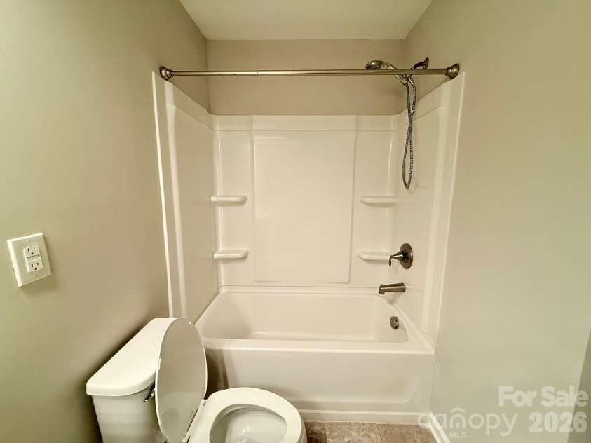 5658 Stonewells Drive, Charlotte, NC 28278.  MLS# CAR4412440, YatesRealty ID 42338. 