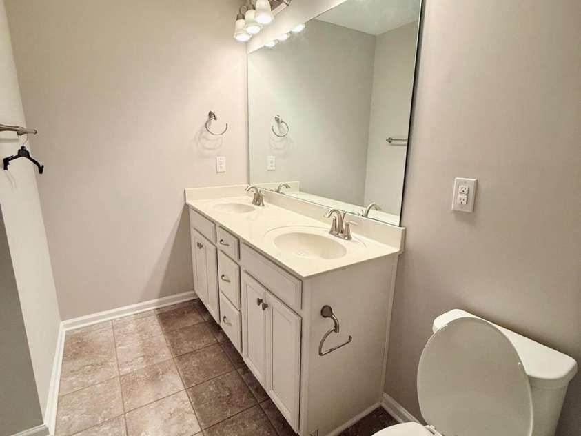 5658 Stonewells Drive, Charlotte, NC 28278.  MLS# CAR4412440, YatesRealty ID 42338. 