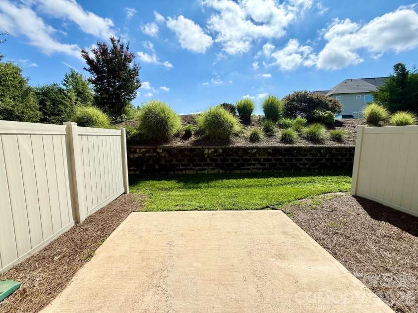 5658 Stonewells Drive, Charlotte, NC 28278.  MLS# CAR4412440, YatesRealty ID 42338. 