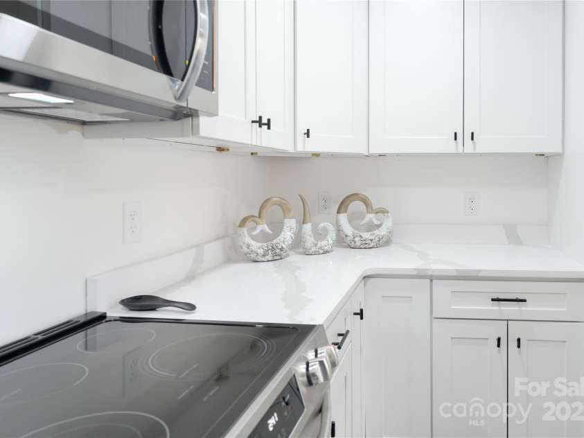 1233 Rollingwood Drive, Charlotte, NC 28217.  MLS# CAR4214168, YatesRealty ID 4234. 