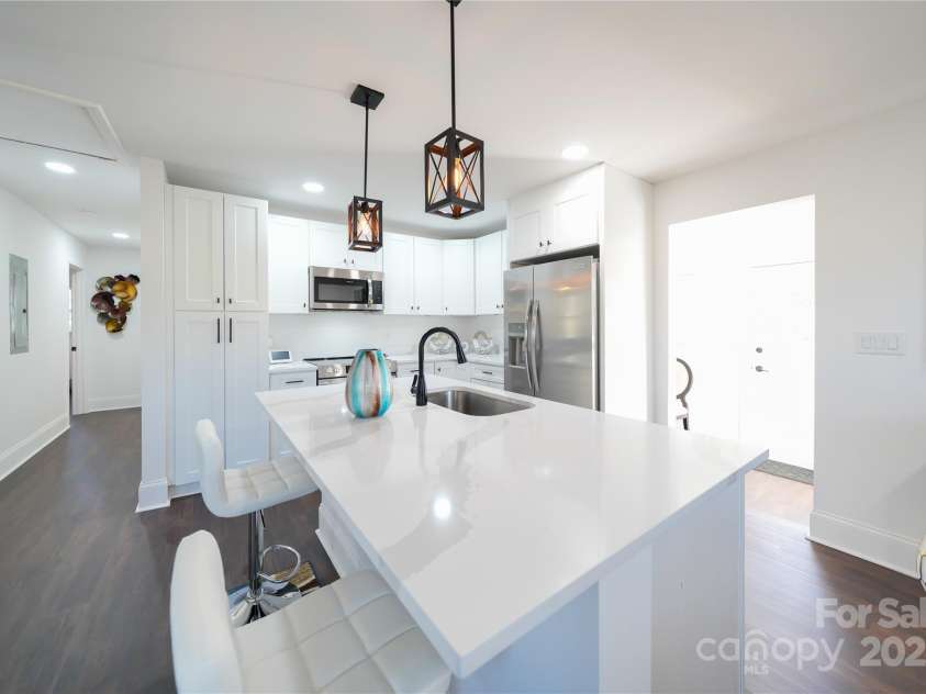 1233 Rollingwood Drive, Charlotte, NC 28217.  MLS# CAR4214168, YatesRealty ID 4234. 
