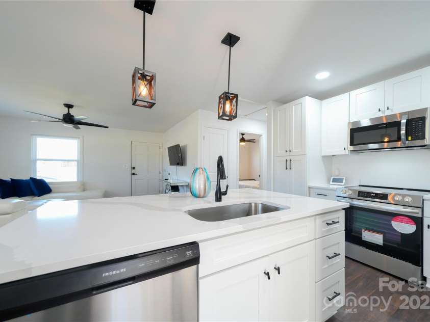 1233 Rollingwood Drive, Charlotte, NC 28217.  MLS# CAR4214168, YatesRealty ID 4234. 