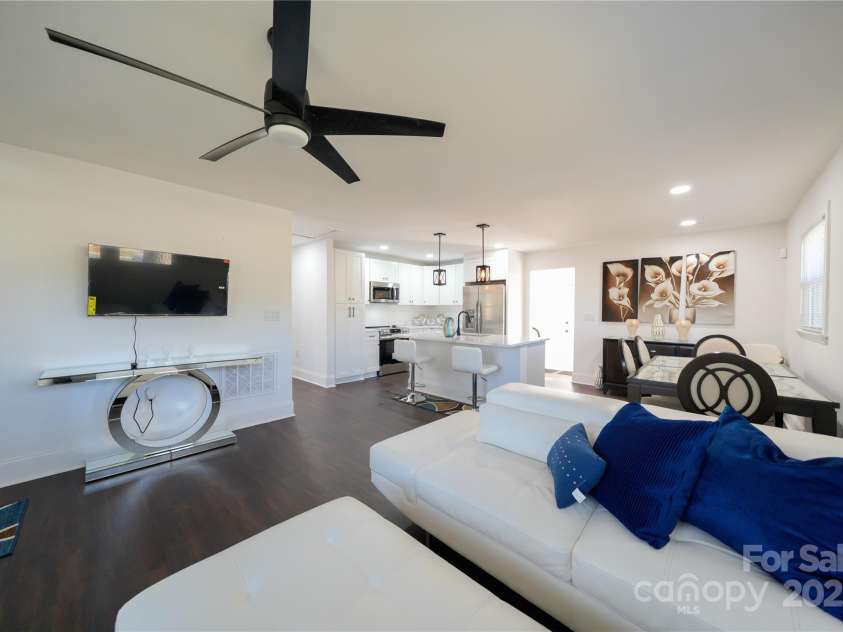 1233 Rollingwood Drive, Charlotte, NC 28217.  MLS# CAR4214168, YatesRealty ID 4234. 