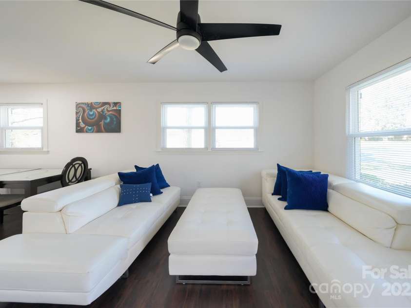 1233 Rollingwood Drive, Charlotte, NC 28217.  MLS# CAR4214168, YatesRealty ID 4234. 