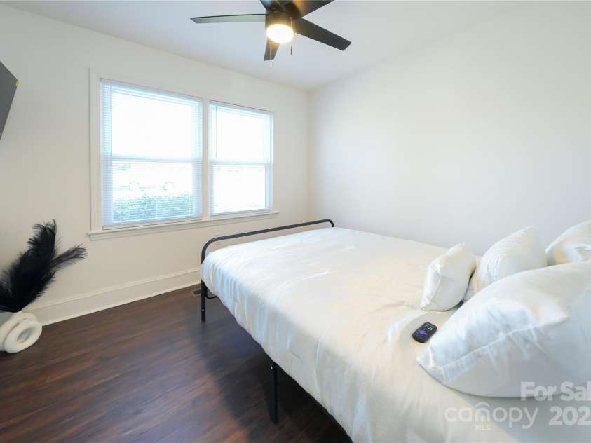 1233 Rollingwood Drive, Charlotte, NC 28217.  MLS# CAR4214168, YatesRealty ID 4234. 