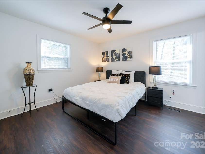 1233 Rollingwood Drive, Charlotte, NC 28217.  MLS# CAR4214168, YatesRealty ID 4234. 