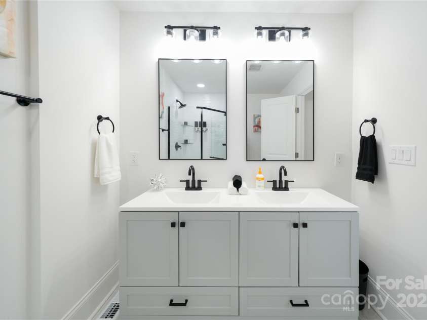 1233 Rollingwood Drive, Charlotte, NC 28217.  MLS# CAR4214168, YatesRealty ID 4234. 