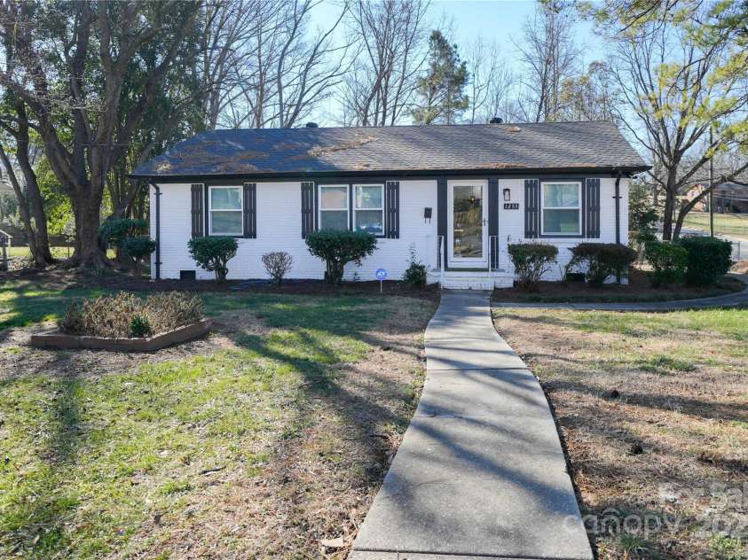 1233 Rollingwood Drive, Charlotte, NC 28217.  MLS# CAR4214168, YatesRealty ID 4234. 