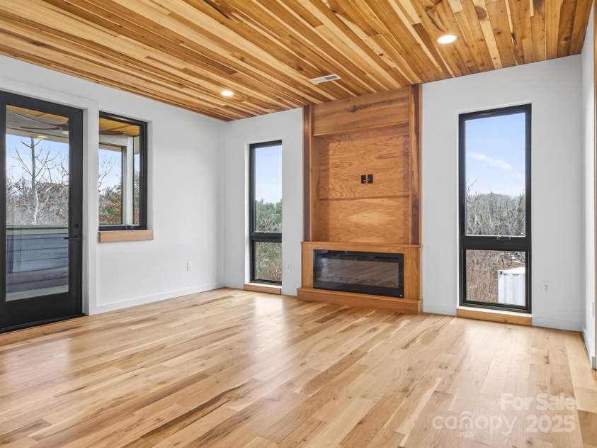 165 Abundance Run, Asheville, NC 28805.  MLS# CAR4331047, YatesRealty ID 4234. 