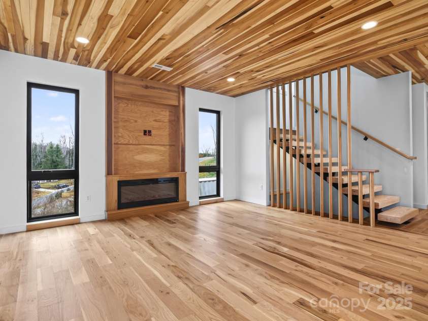 165 Abundance Run, Asheville, NC 28805.  MLS# CAR4331047, YatesRealty ID 4234. 