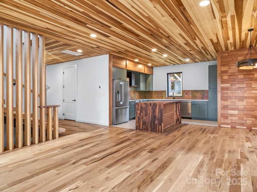 165 Abundance Run, Asheville, NC 28805.  MLS# CAR4331047, YatesRealty ID 4234. 