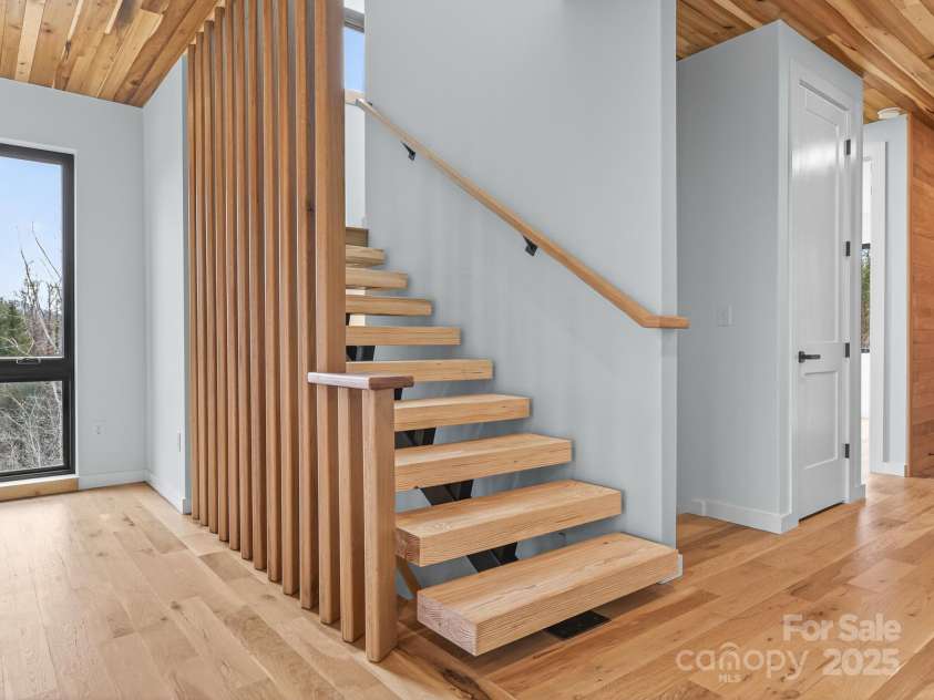 165 Abundance Run, Asheville, NC 28805.  MLS# CAR4331047, YatesRealty ID 4234. 