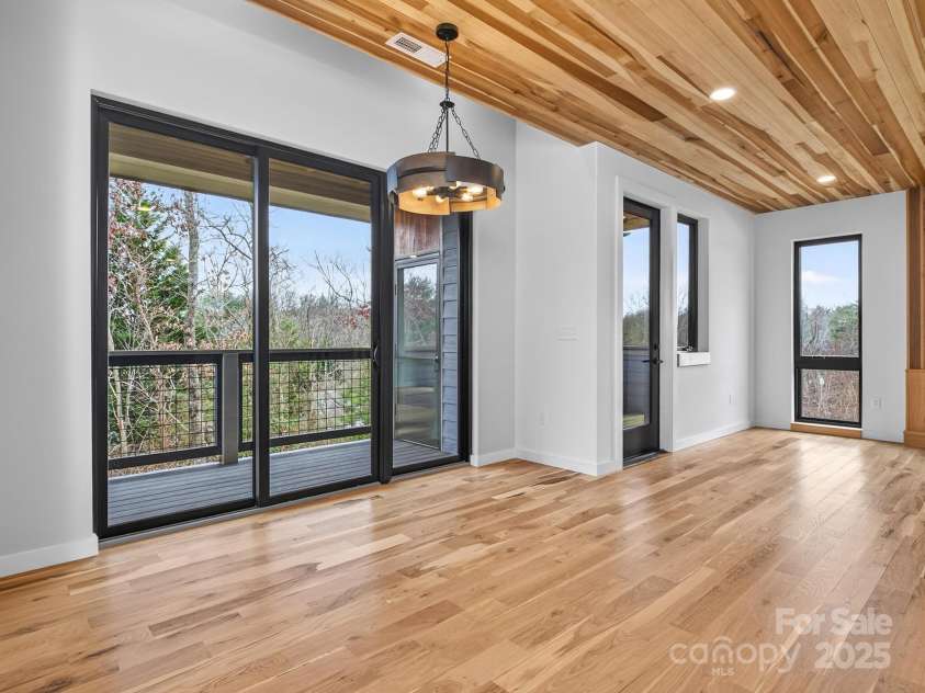 165 Abundance Run, Asheville, NC 28805.  MLS# CAR4331047, YatesRealty ID 4234. 