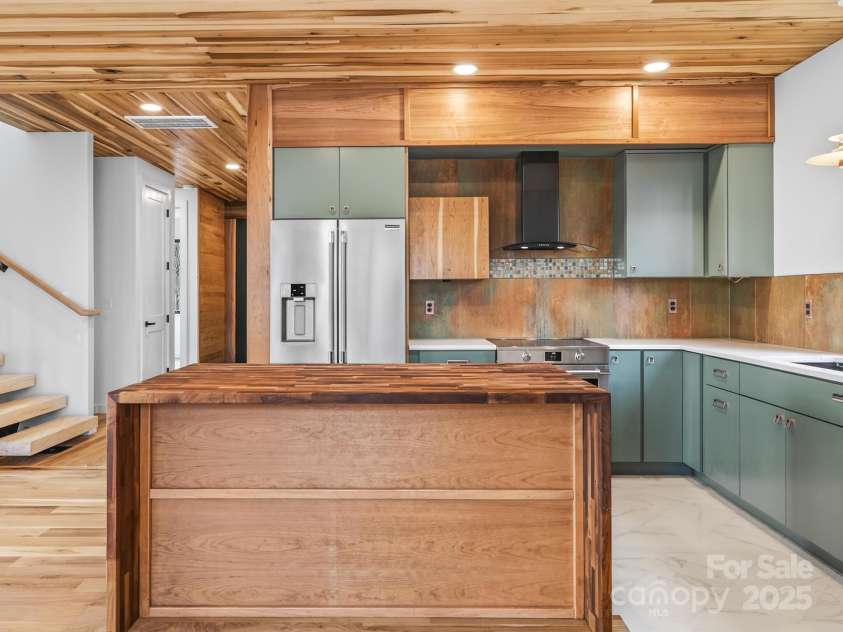 165 Abundance Run, Asheville, NC 28805.  MLS# CAR4331047, YatesRealty ID 4234. 