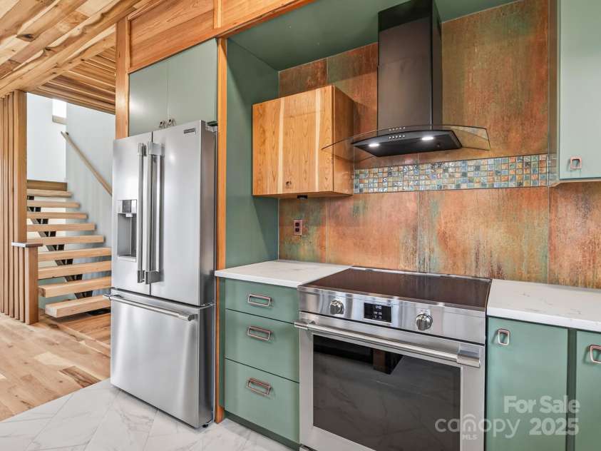 165 Abundance Run, Asheville, NC 28805.  MLS# CAR4331047, YatesRealty ID 4234. 