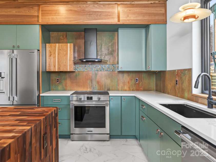 165 Abundance Run, Asheville, NC 28805.  MLS# CAR4331047, YatesRealty ID 4234. 