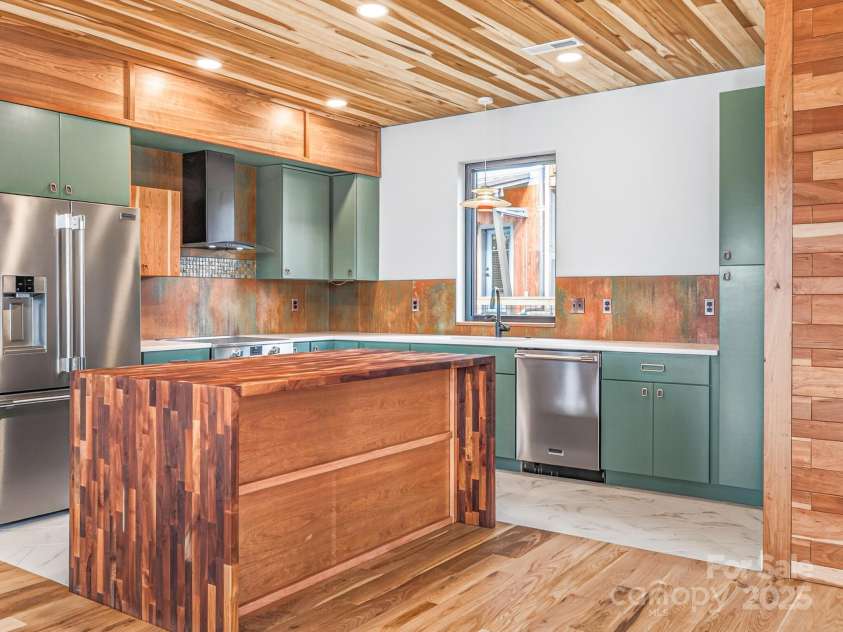 165 Abundance Run, Asheville, NC 28805.  MLS# CAR4331047, YatesRealty ID 4234. 