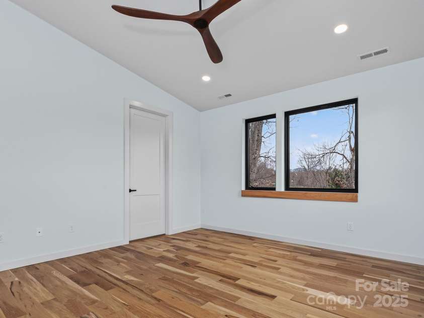 165 Abundance Run, Asheville, NC 28805.  MLS# CAR4331047, YatesRealty ID 4234. 