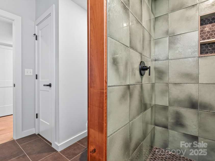 165 Abundance Run, Asheville, NC 28805.  MLS# CAR4331047, YatesRealty ID 4234. 